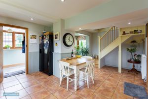 Kitchen/Breakfast Room- click for photo gallery
